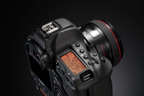 EOS-1D X Mark II EF 50mm USM BK BEAUTY 02